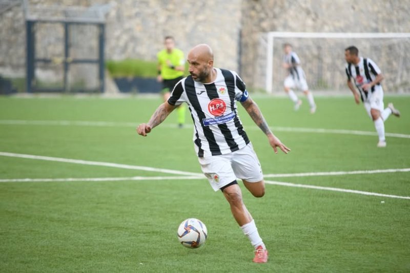 Fermi tutti...il capitano compie 40 anni Auguri Francesco Ripa...